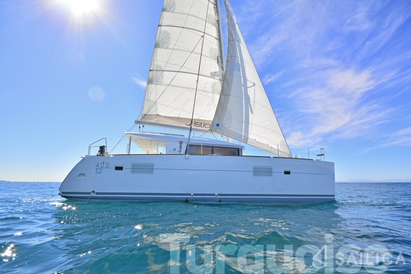 Lagoon 400 S2 - Yacht Charter Sailica