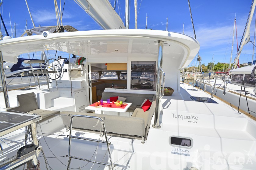 Lagoon 400 S2 - Yacht Charter Sailica