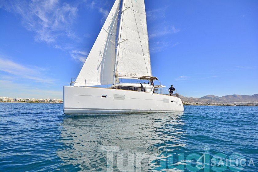 Lagoon 400 S2 - Yacht Charter Sailica