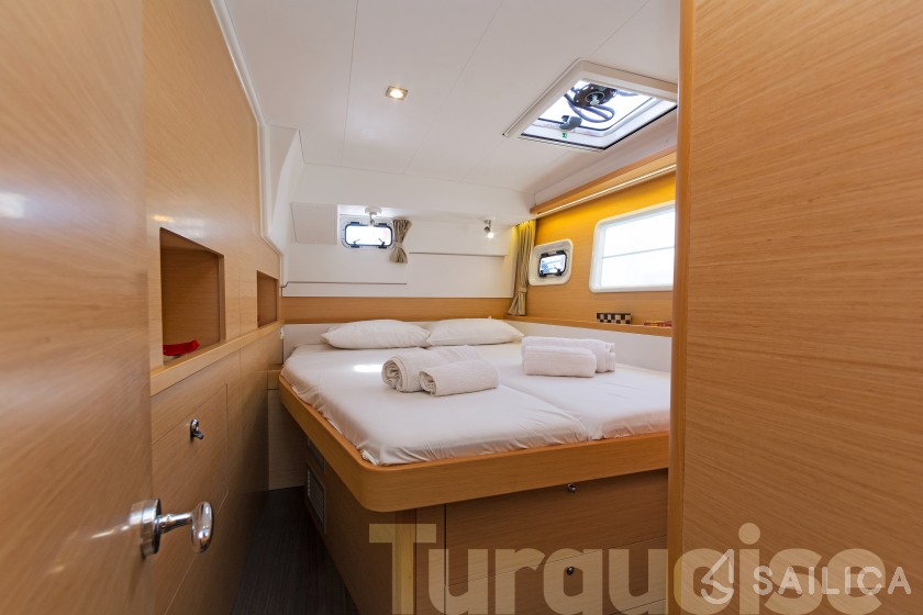 Lagoon 400 S2 - Yacht Charter Sailica