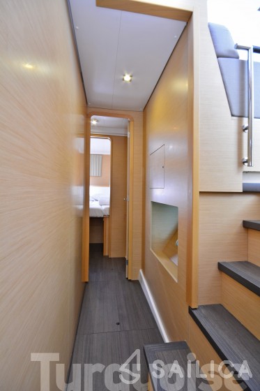 Lagoon 400 S2 - Yacht Charter Sailica