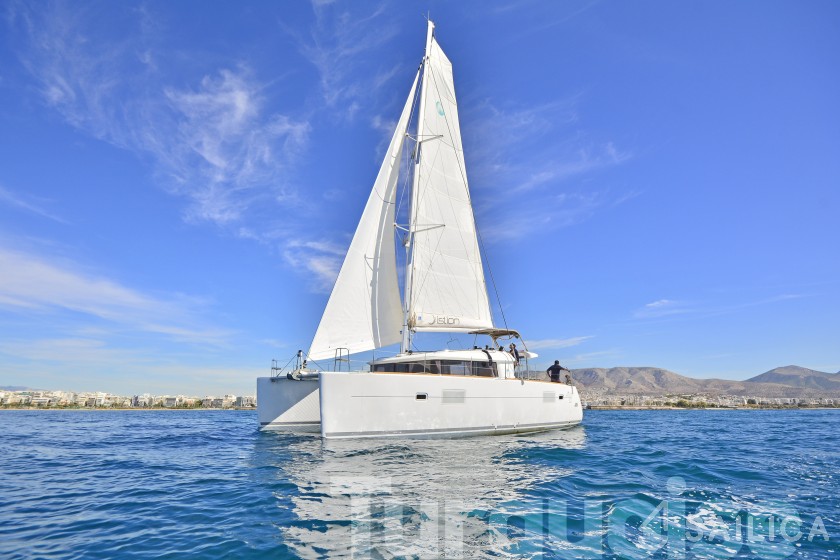Lagoon 400 S2 - Yacht Charter Sailica