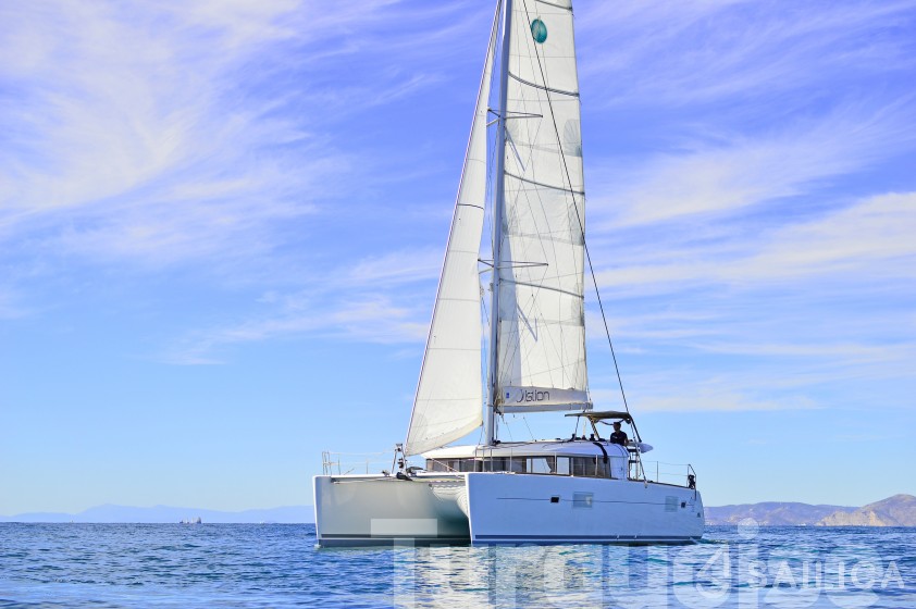 Lagoon 400 S2 - Yacht Charter Sailica
