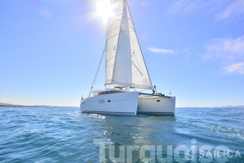 Lagoon 400 S2 - Yacht Charter Sailica
