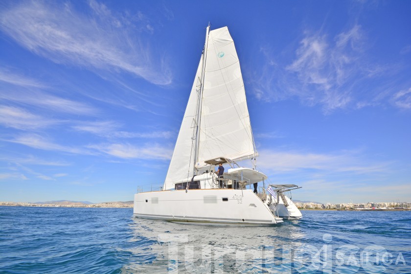 Lagoon 400 S2 - Yacht Charter Sailica