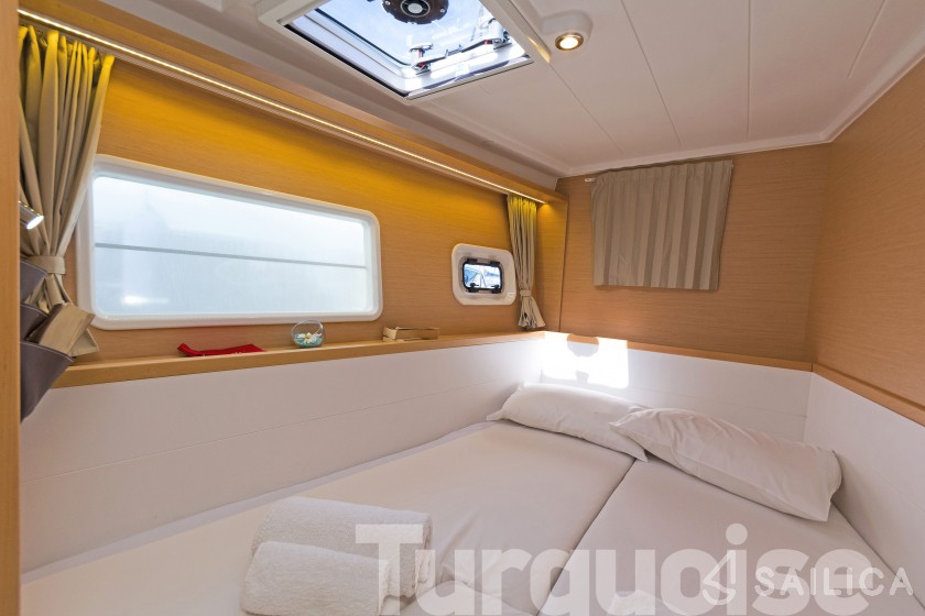 Lagoon 400 S2 - Yacht Charter Sailica