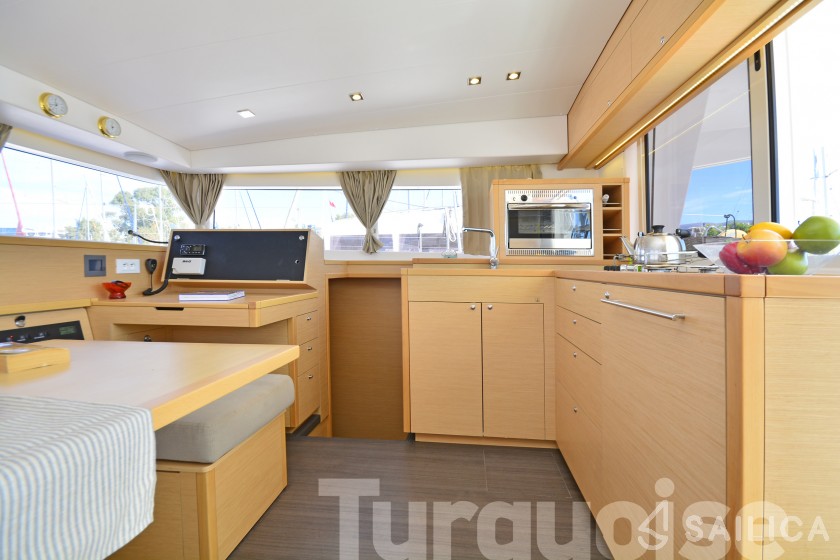 Lagoon 400 S2 - Yacht Charter Sailica