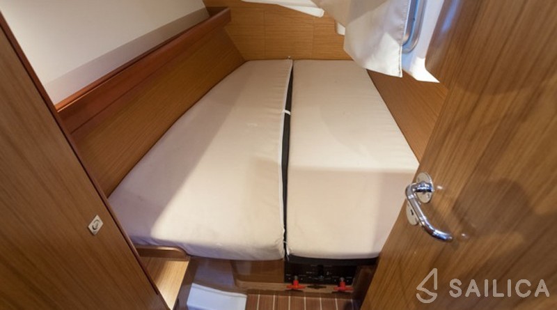 Sun Odyssey 36i - Yacht Charter Sailica