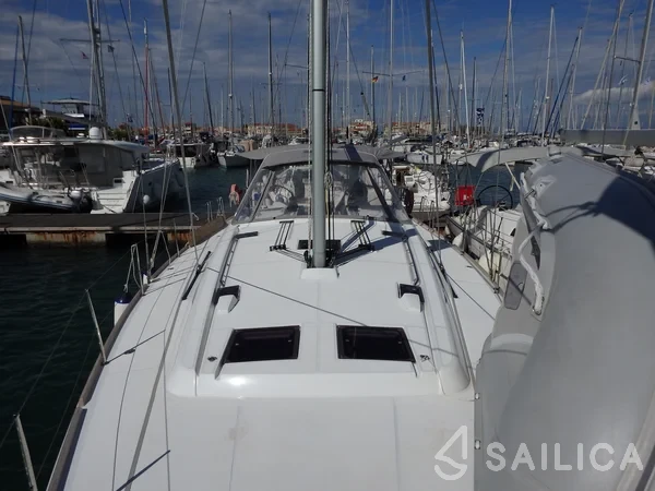 Oceanis 48 - Yacht Charter Sailica
