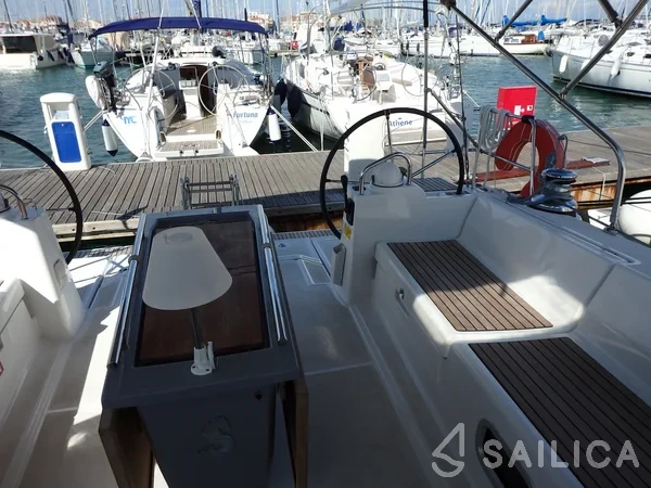 Oceanis 48 - Yacht Charter Sailica