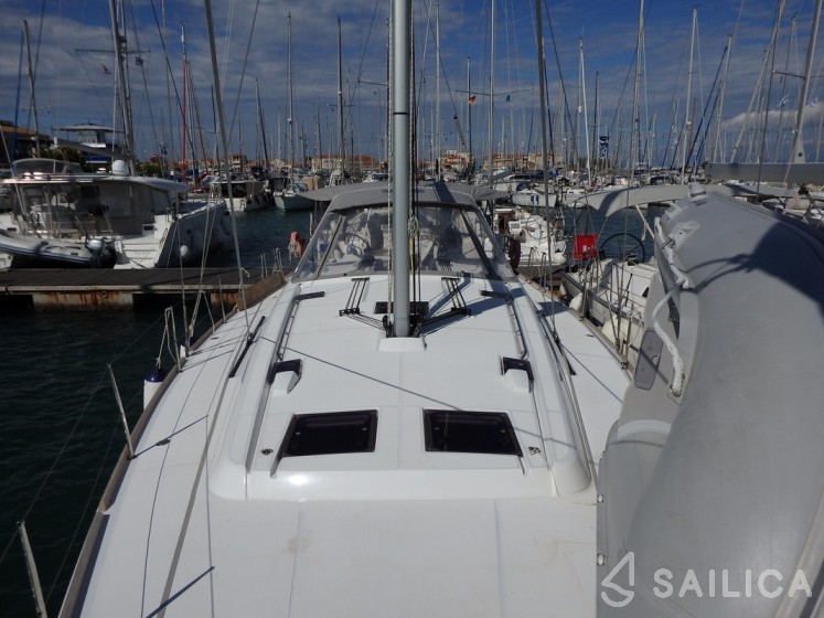 Oceanis 48 - Yacht Charter Sailica
