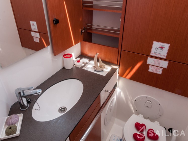 Bavaria 46 Cruiser - Yacht Charter Sailica