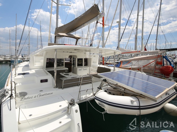 Lagoon 450  Flybridge - Yacht Charter Sailica