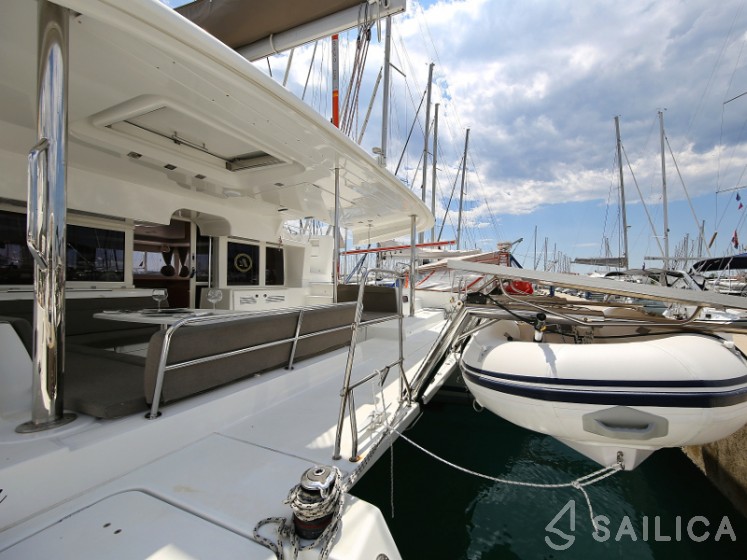 Lagoon 450  Flybridge - Yacht Charter Sailica