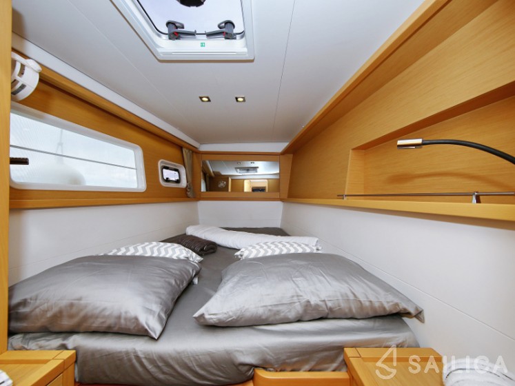 Lagoon 450  Flybridge - Yacht Charter Sailica