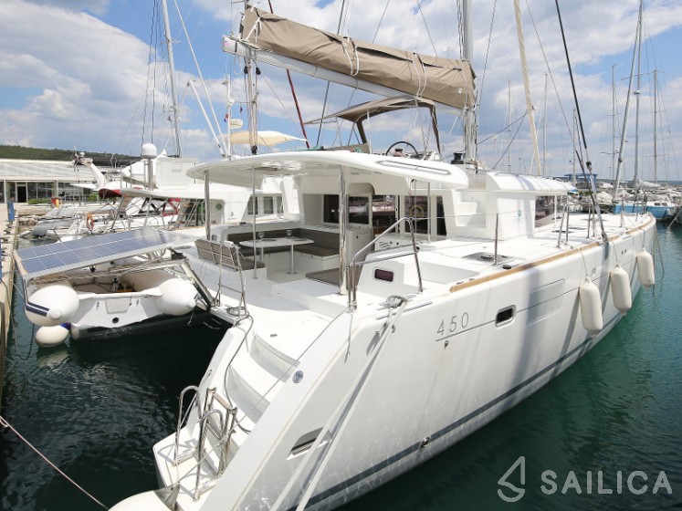 Lagoon 450  Flybridge - Yacht Charter Sailica