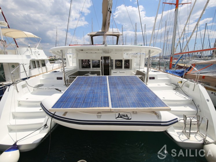 Lagoon 450  Flybridge - Yacht Charter Sailica