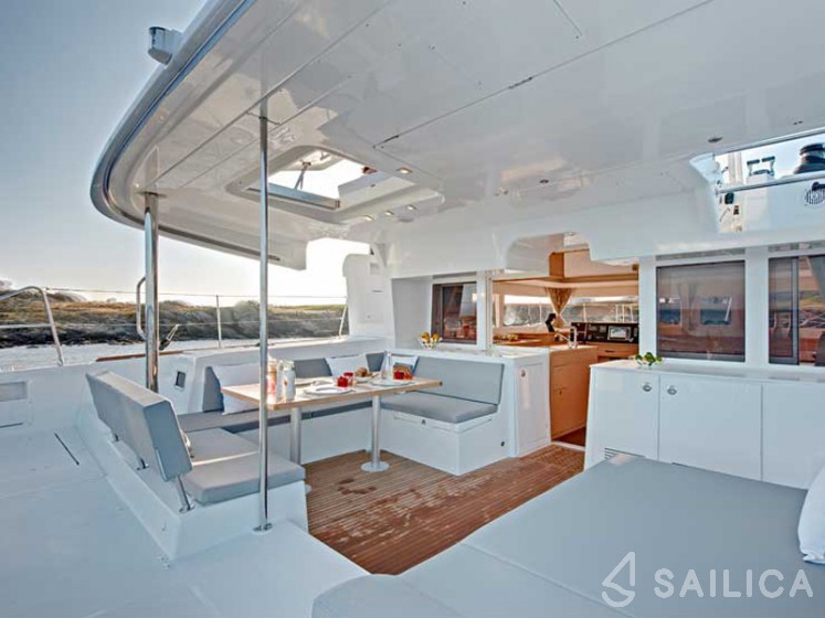Lagoon 450  Flybridge - Yacht Charter Sailica