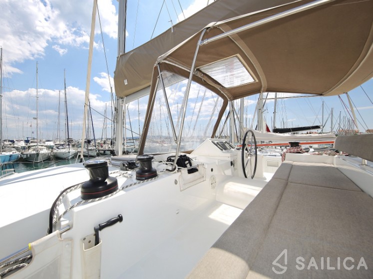 Lagoon 450  Flybridge - Yacht Charter Sailica