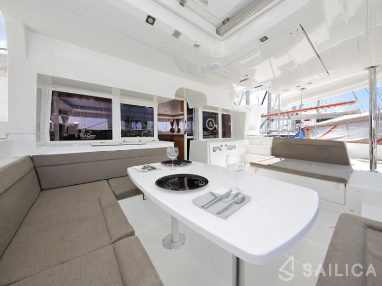Lagoon 450  Flybridge - Yacht Charter Sailica