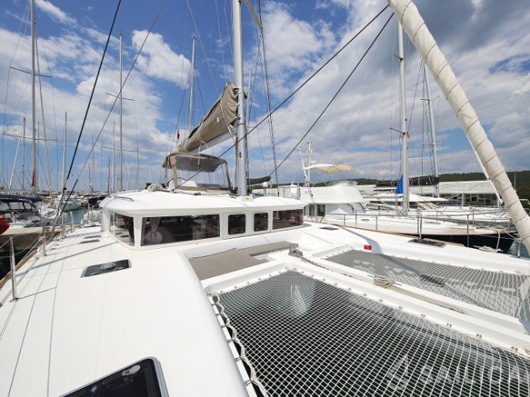 Lagoon 450  Flybridge - Yacht Charter Sailica