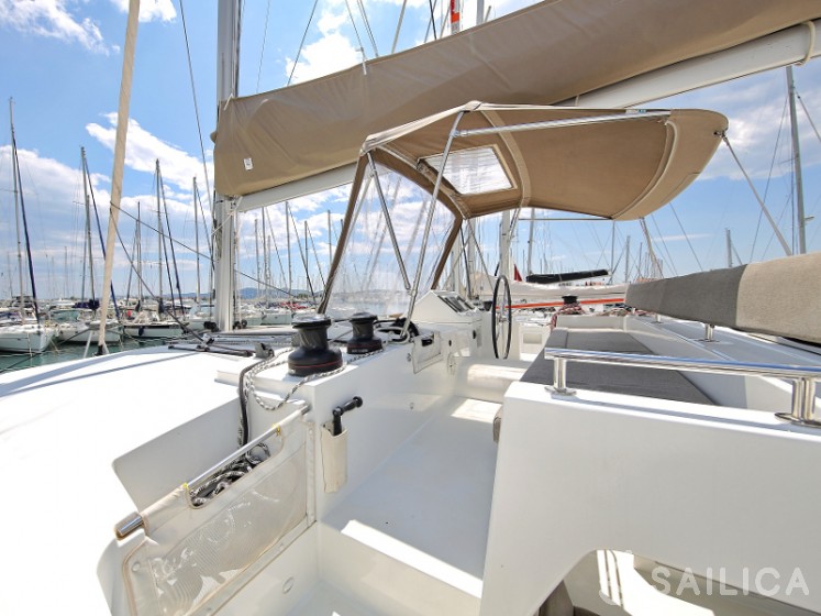 Lagoon 450  Flybridge - Yacht Charter Sailica