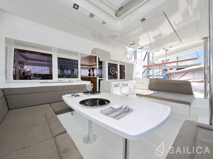 Lagoon 450  Flybridge - Yacht Charter Sailica