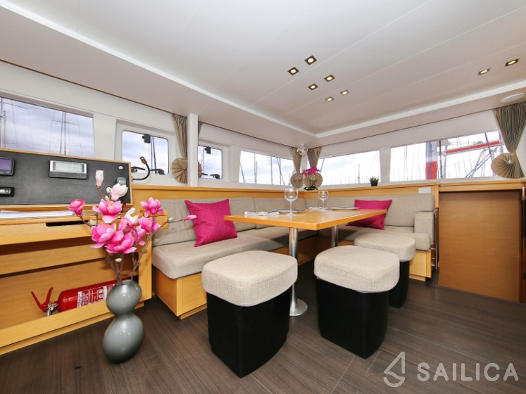 Lagoon 450  Flybridge - Yacht Charter Sailica