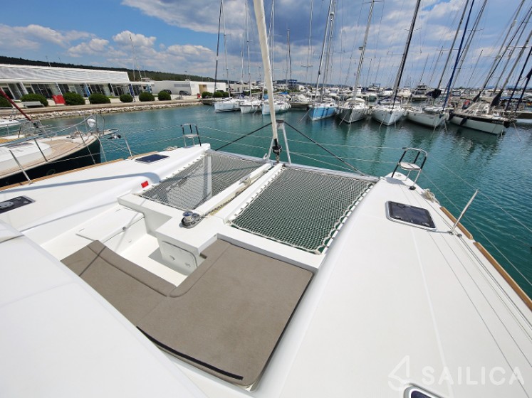 Lagoon 450  Flybridge - Yacht Charter Sailica