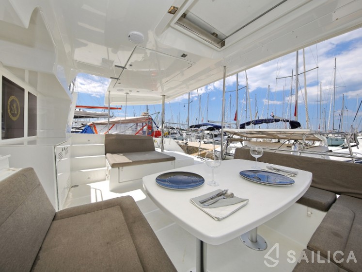 Lagoon 450  Flybridge - Yacht Charter Sailica