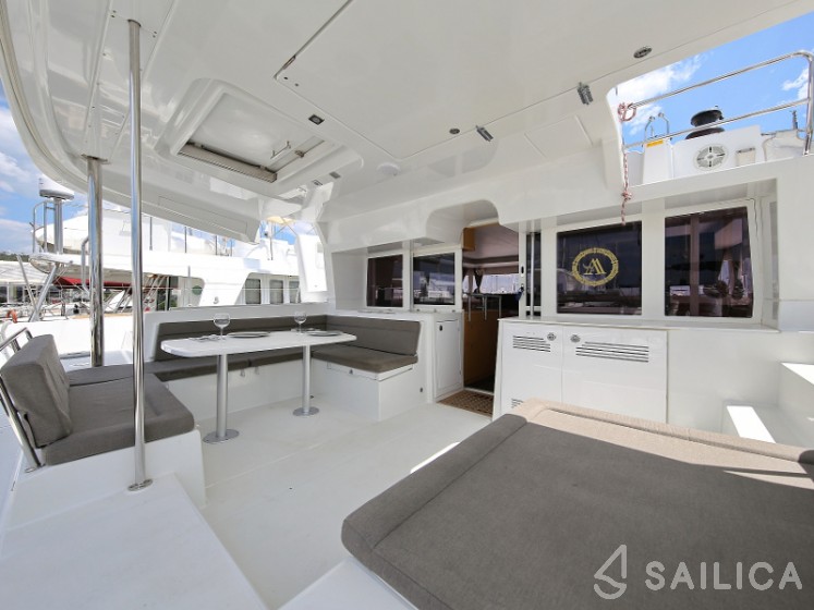 Lagoon 450  Flybridge - Yacht Charter Sailica