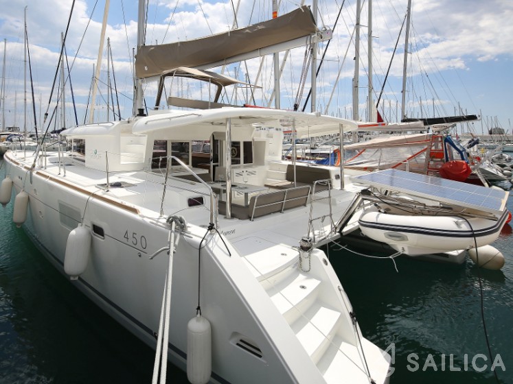 Lagoon 450  Flybridge - Yacht Charter Sailica