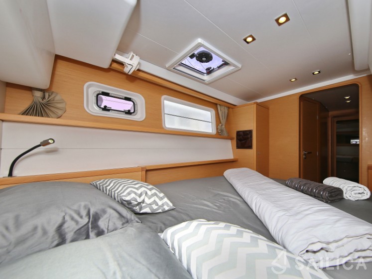 Lagoon 450  Flybridge - Yacht Charter Sailica