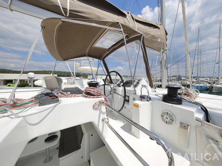 Lagoon 450  Flybridge - Yacht Charter Sailica