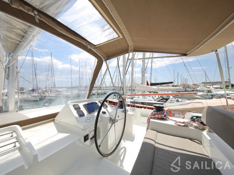 Lagoon 450  Flybridge - Yacht Charter Sailica