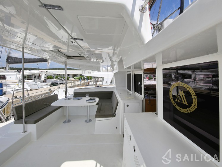 Lagoon 450  Flybridge - Yacht Charter Sailica