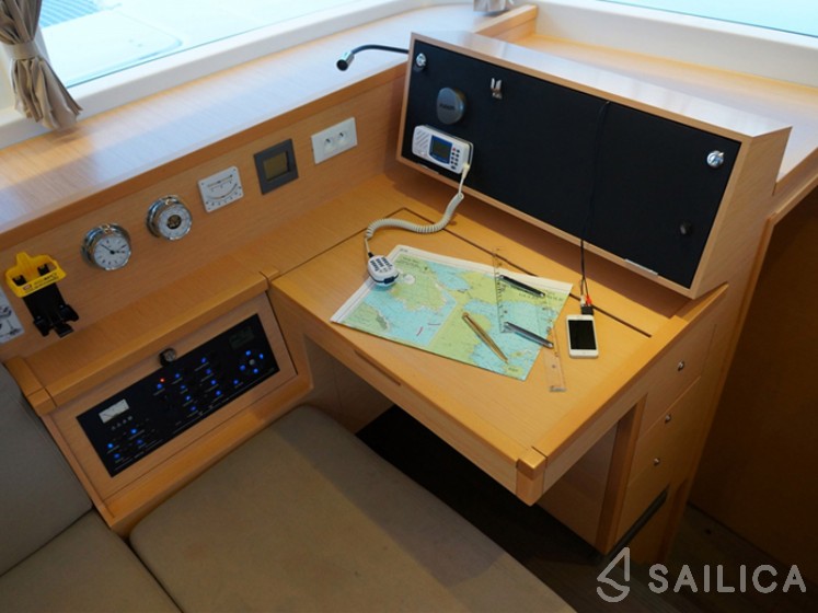 Lagoon 400 S2 - Yacht Charter Sailica