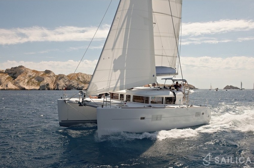 Lagoon 400 S2 - Yacht Charter Sailica