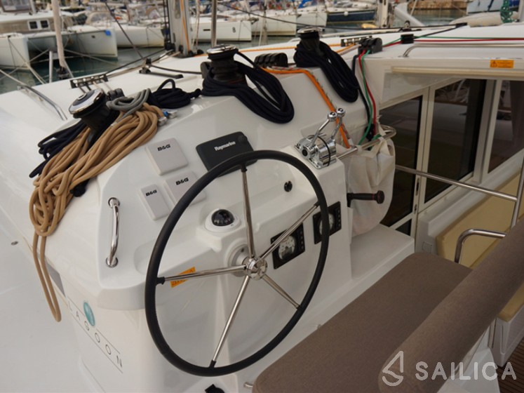Lagoon 400 S2 - Yacht Charter Sailica