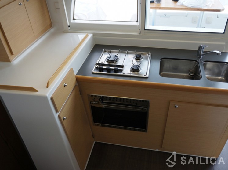Lagoon 380 S2 - Yacht Charter Sailica