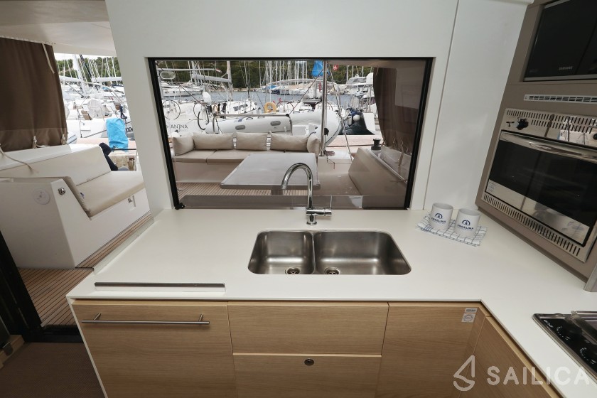 Bali 4.5 - Yacht Charter Sailica