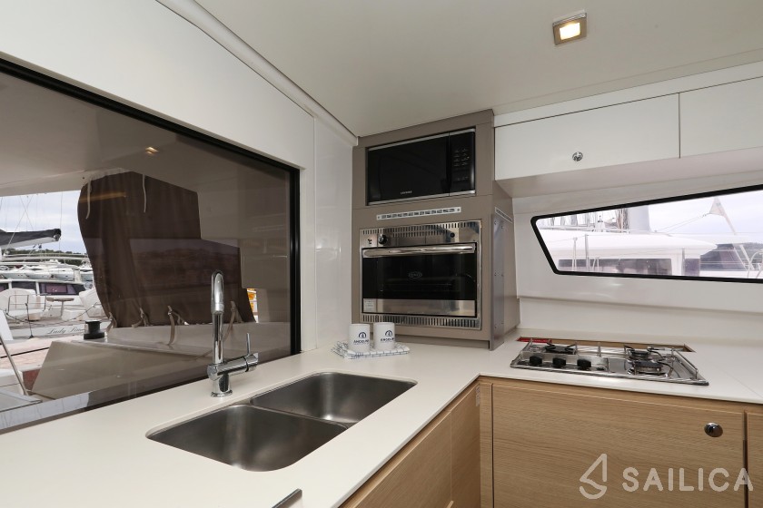 Bali 4.5 - Yacht Charter Sailica