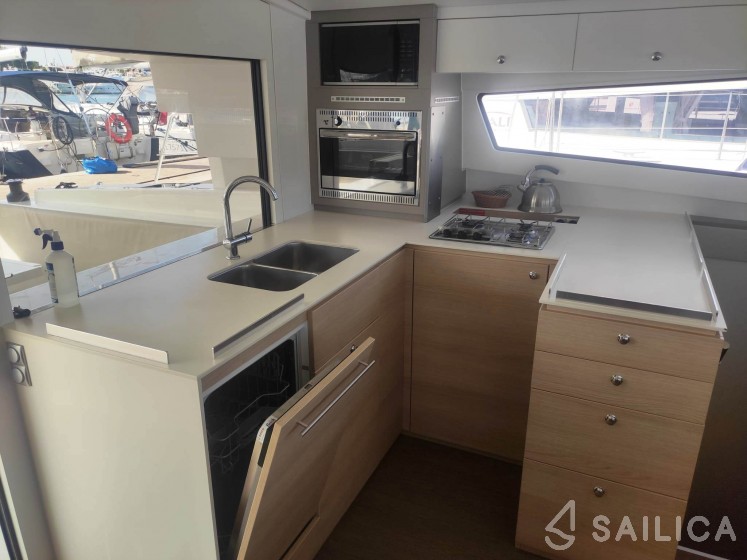 Bali 4.5 - Yacht Charter Sailica