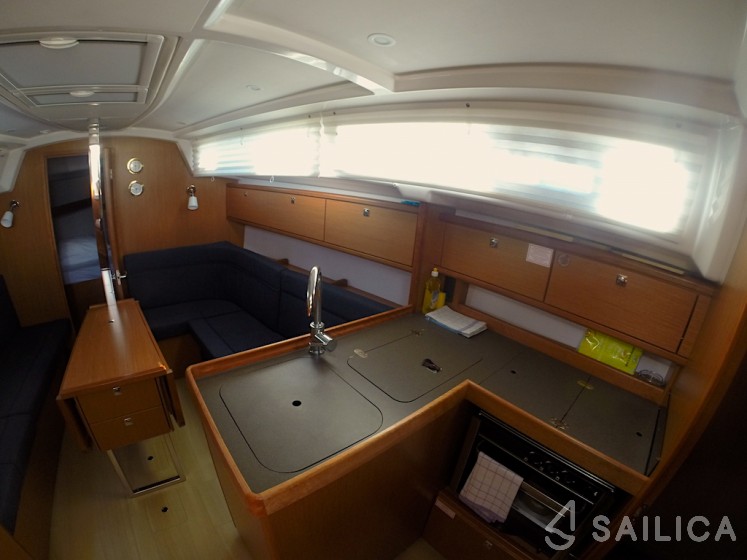 Bavaria Cruiser 34 - Yacht Charter Sailica