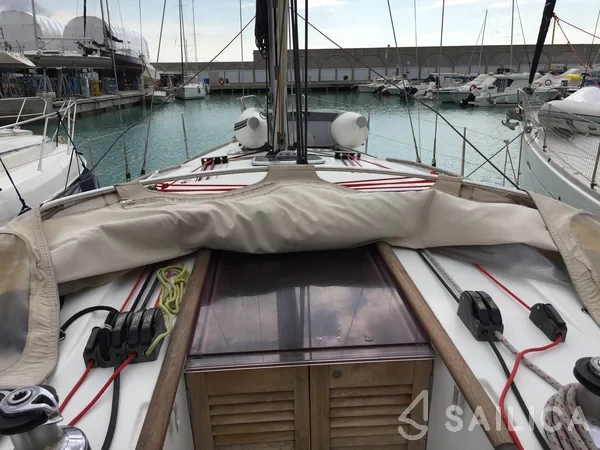Oceanis 43 - Yacht Charter Sailica