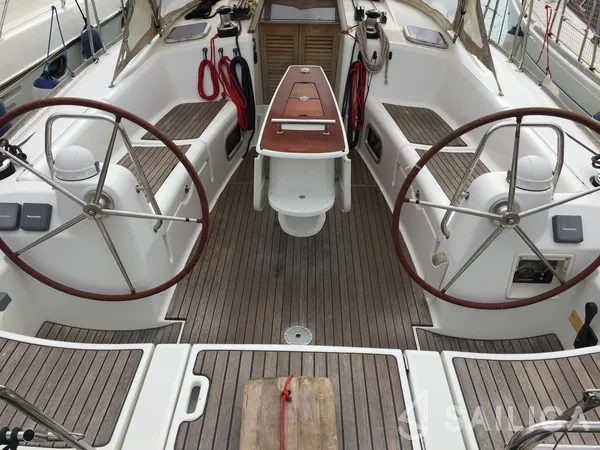 Oceanis 43 - Yacht Charter Sailica