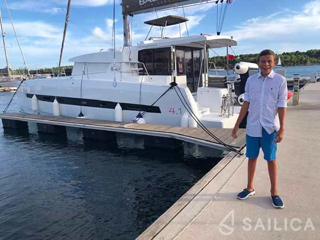 Bali 4.1 - Yacht Charter Sailica