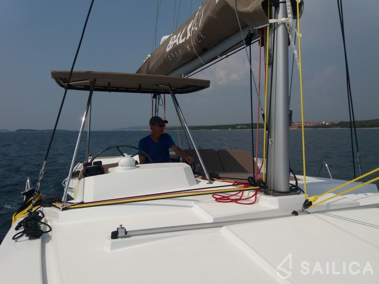 Bali 4.1 - Yacht Charter Sailica