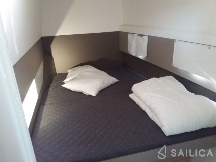 Bali 4.1 - Yacht Charter Sailica