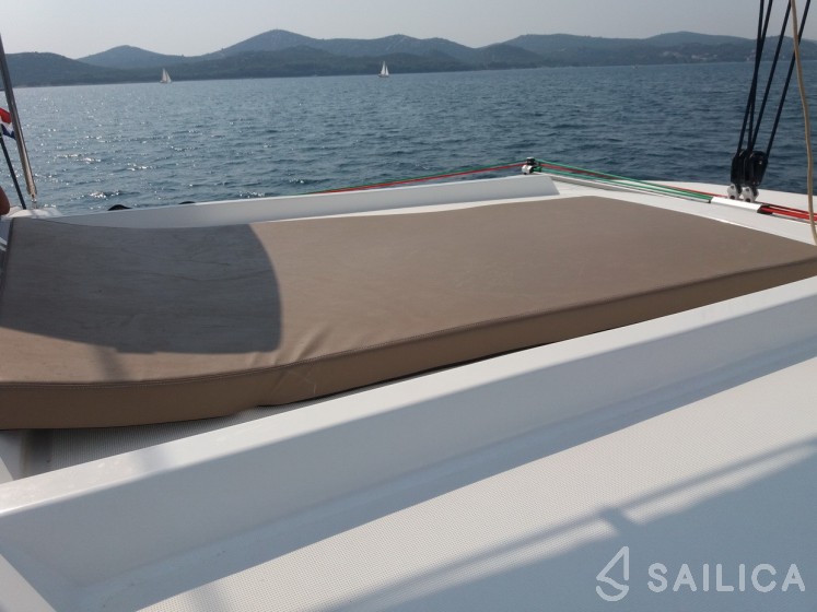 Bali 4.1 - Yacht Charter Sailica